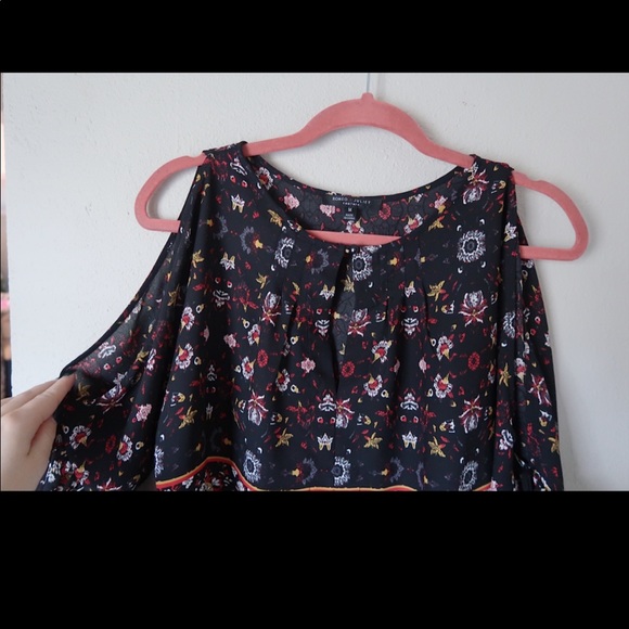 Boho Romeo&Juliet Couture bell sleeved flowy top - Picture 5 of 8